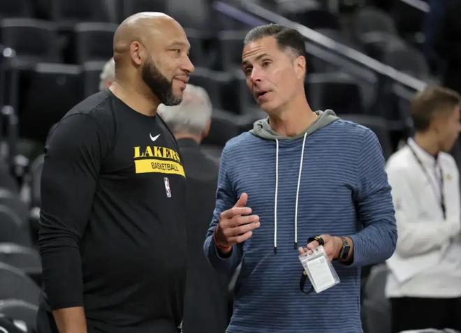 12月2日缺阵至今的布克将在今天复出，跟腱受伤的狄龙也会出战（布克今日复出终结自12月2日起的缺阵，跟腱受伤的狄龙亦将出战）