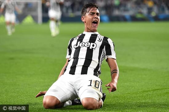 惊险一幕，马竞女足球员梅迪纳头部被膝盖撞到后失去意识（赛场惊魂：马竞女足球员梅迪纳头部遭膝击后当场昏迷）