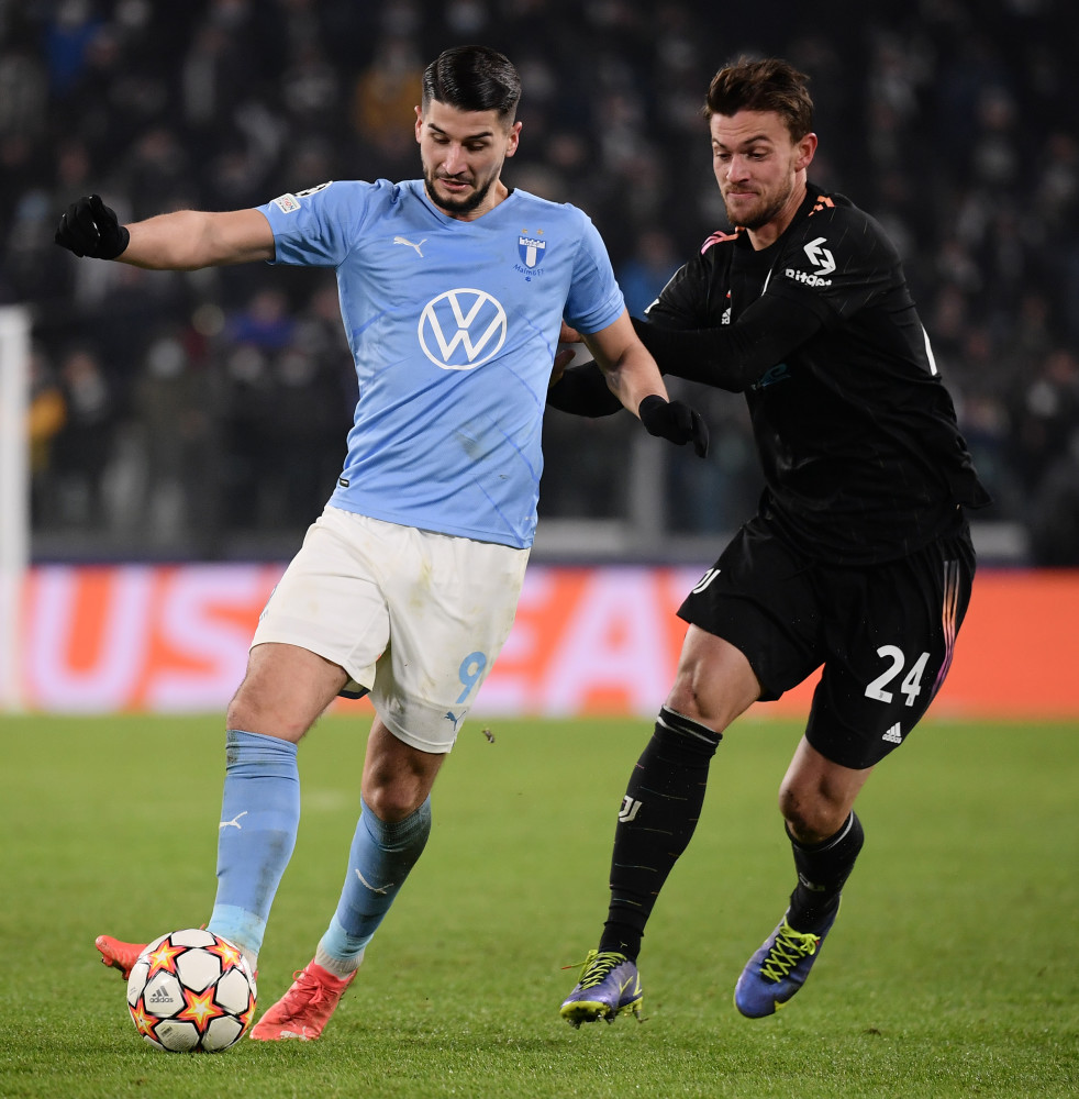 CBA半场：萨林杰&奎因合砍20分，郭昊文19分，同曦42-55落后广东（CBA半场战报：同曦以42-55暂落后广东，萨林杰与奎因合砍20分，郭昊文拿下19分）