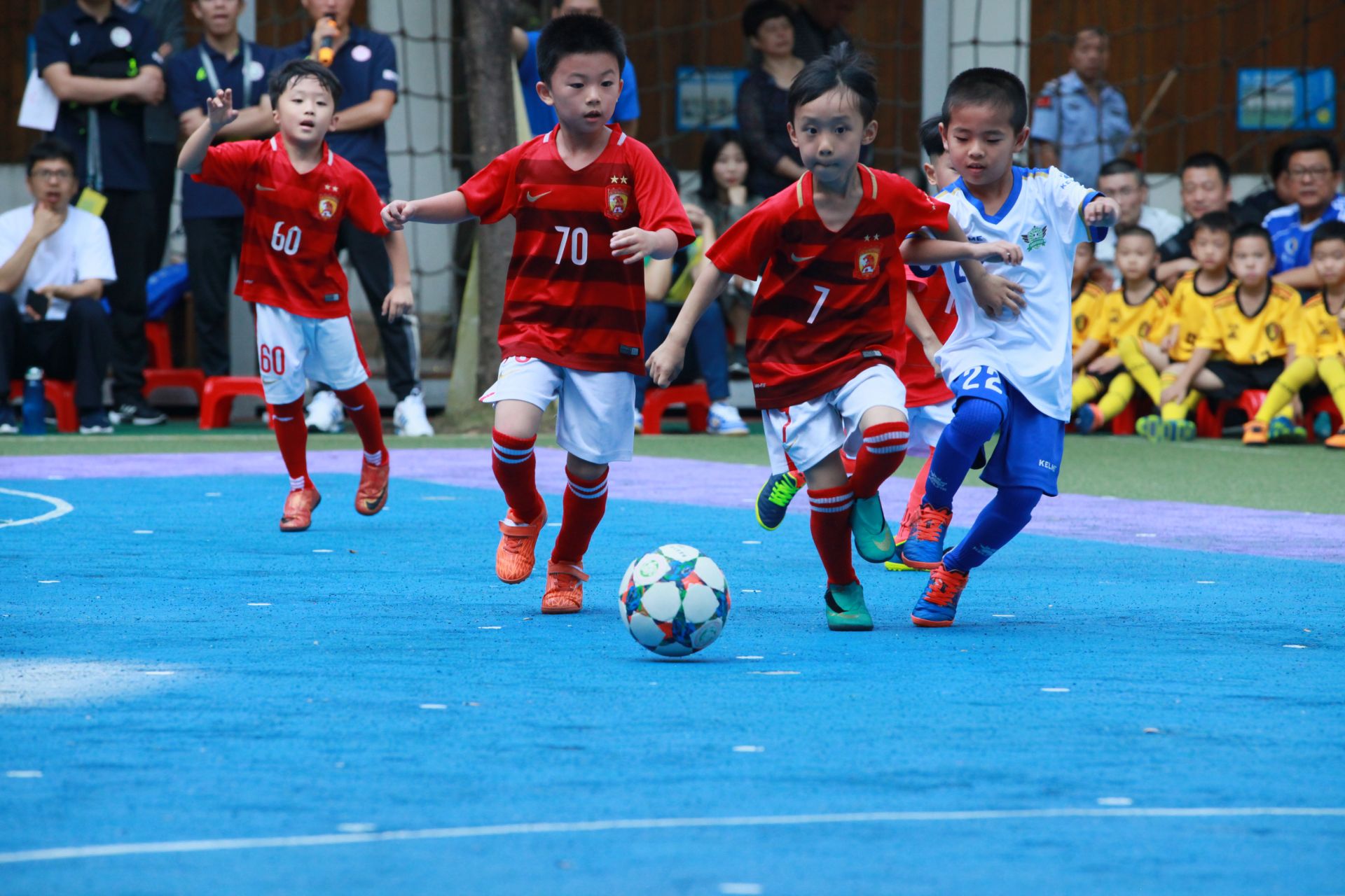 国土面积狭小，主帅回家照顾病妻，库拉索为啥能挺进世界杯？（版图袖珍、主帅返家护病妻，库拉索凭什么闯进世界杯？）