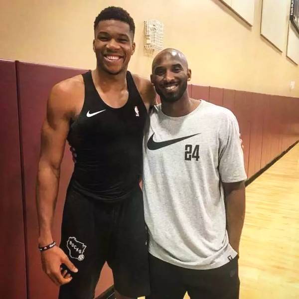 拜仁官方：后卫博埃因病缺席与斯图加特的比赛（拜仁通报：博埃因病无缘对阵斯图加特）