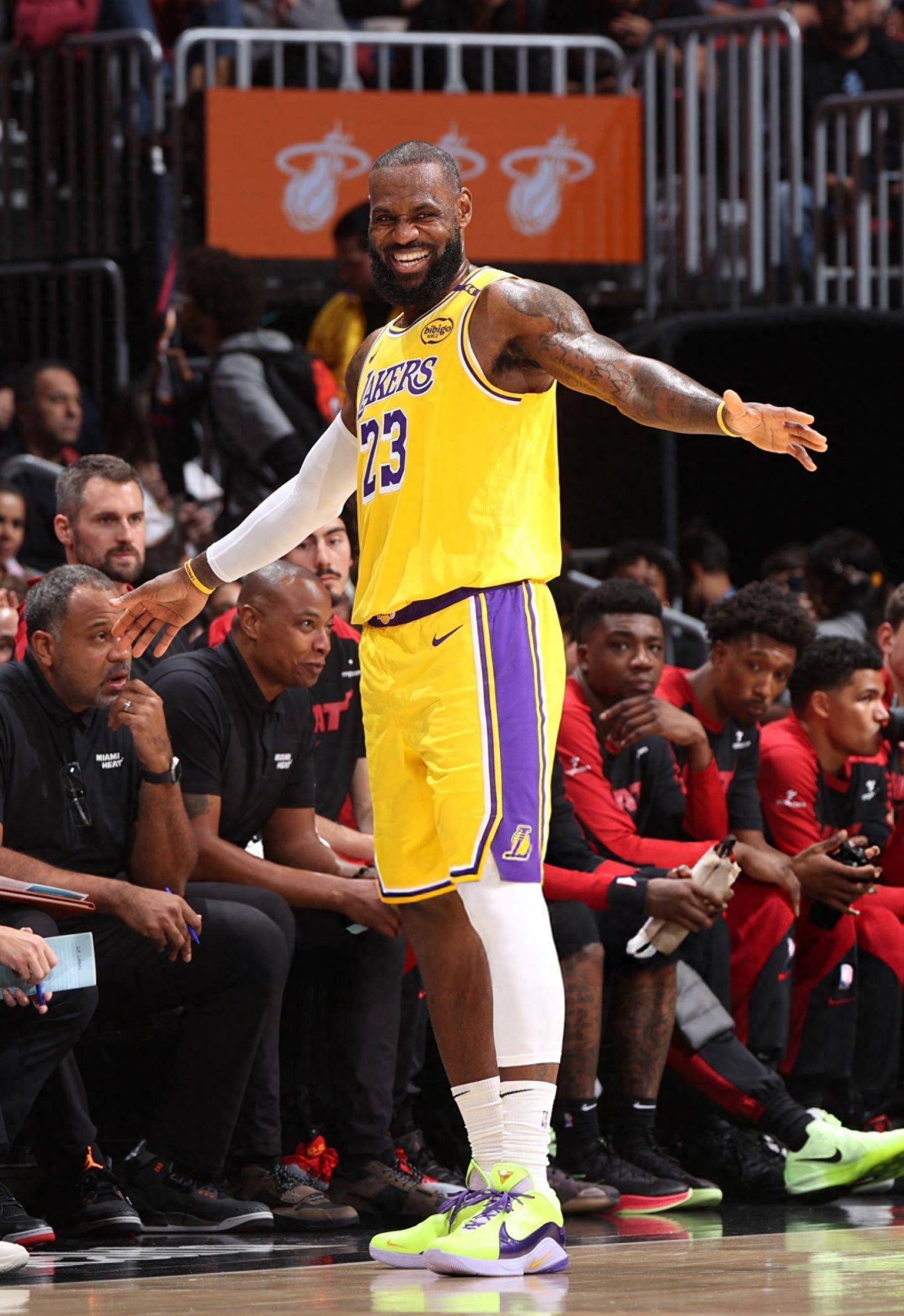 曼联拉什福德进球助球队连胜（拉什福德建功助曼联豪取连胜）