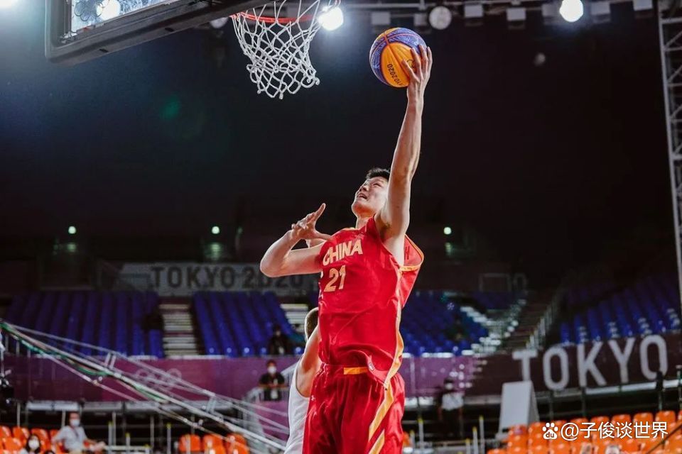 足球俱乐部财务与引援策略分析（足球俱乐部财务运作与转会策略研究）