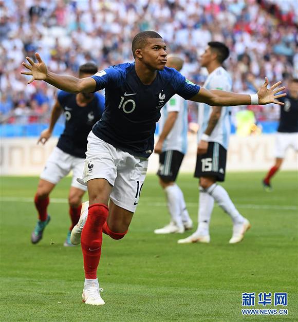 可圈可点！乔治三分7中4贡献赛季新高23分（表现抢眼！乔治三分7投4中斩获赛季新高23分）