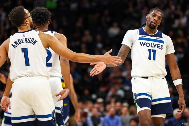 法比奥晒与古加搞怪合照：我们爱中国，很满意现在的生活状态（法比奥与古加晒搞怪合影：我们热爱中国，对当下生活十分满意）