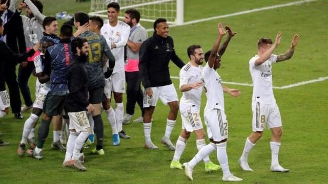 法尔克：格纳布里接近与拜仁续约 年薪或至1600万欧（法尔克：格纳布里续约拜仁在即，年薪预计达1600万欧元）