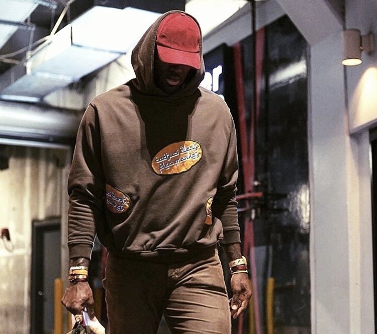 媒体人热议中足联颁奖：中超最佳教练怎能参考足协杯成绩？（中足联颁奖引媒体热议：评中超最佳教练缘何参考足协杯战绩？）