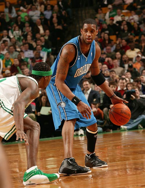 曼联教练席对西汉姆的愤怒反应意味深长（曼联教练组对西汉姆怒怼一幕，耐人寻味）