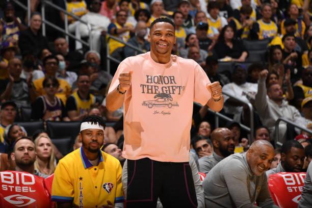 6枚金牌告急！王励勤走险棋，48岁新帅真能顶住吗？（六金岌岌可危！王励勤出险招，48岁新帅能扛住吗？）