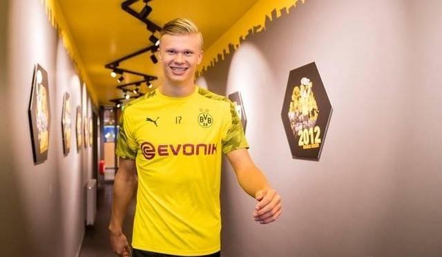 雷霆主场赛前的大屏幕上，已经预告NBA杯半决赛是雷霆vs湖人（雷霆主场赛前大屏幕预告NBA杯半决赛对阵：雷霆vs湖人）