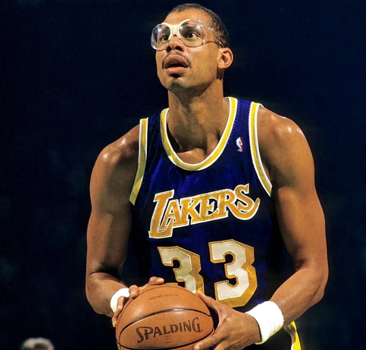 西媒：苏契奇一只脚已踏出皇社大门，球队愿意直接出售他（西媒：苏契奇已接近离队，皇社倾向直接出售他）