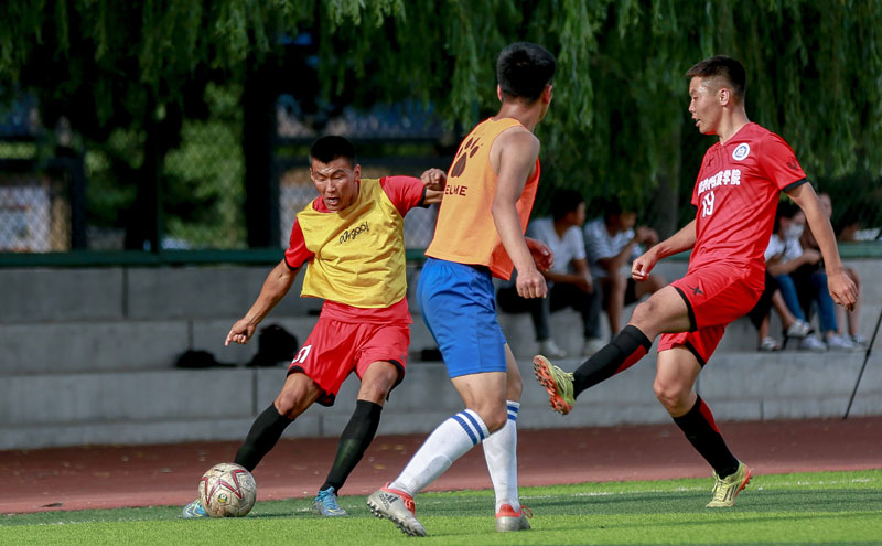 查克解析 ｜ 逐帧拆解：福克斯技术细节解析，高效29分助马刺三杀雷霆（查克深度拆解：逐帧解读福克斯技术，29分高效输出助马刺第三次击败雷霆）