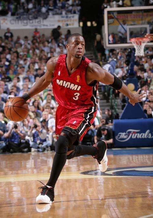 贴地斩助国米取胜，卡洛斯-奥古斯托打进生涯欧冠处子球（低射制胜助国米告捷，卡洛斯-奥古斯托收获欧冠处子球）