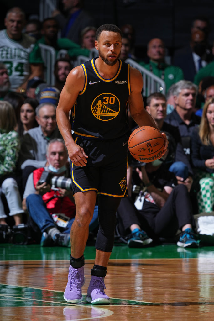 无缘联赛三连冠，神户主帅吉田孝行赛后发布会哽咽宣布辞职（三连冠梦碎，神户主帅吉田孝行赛后哽咽请辞）