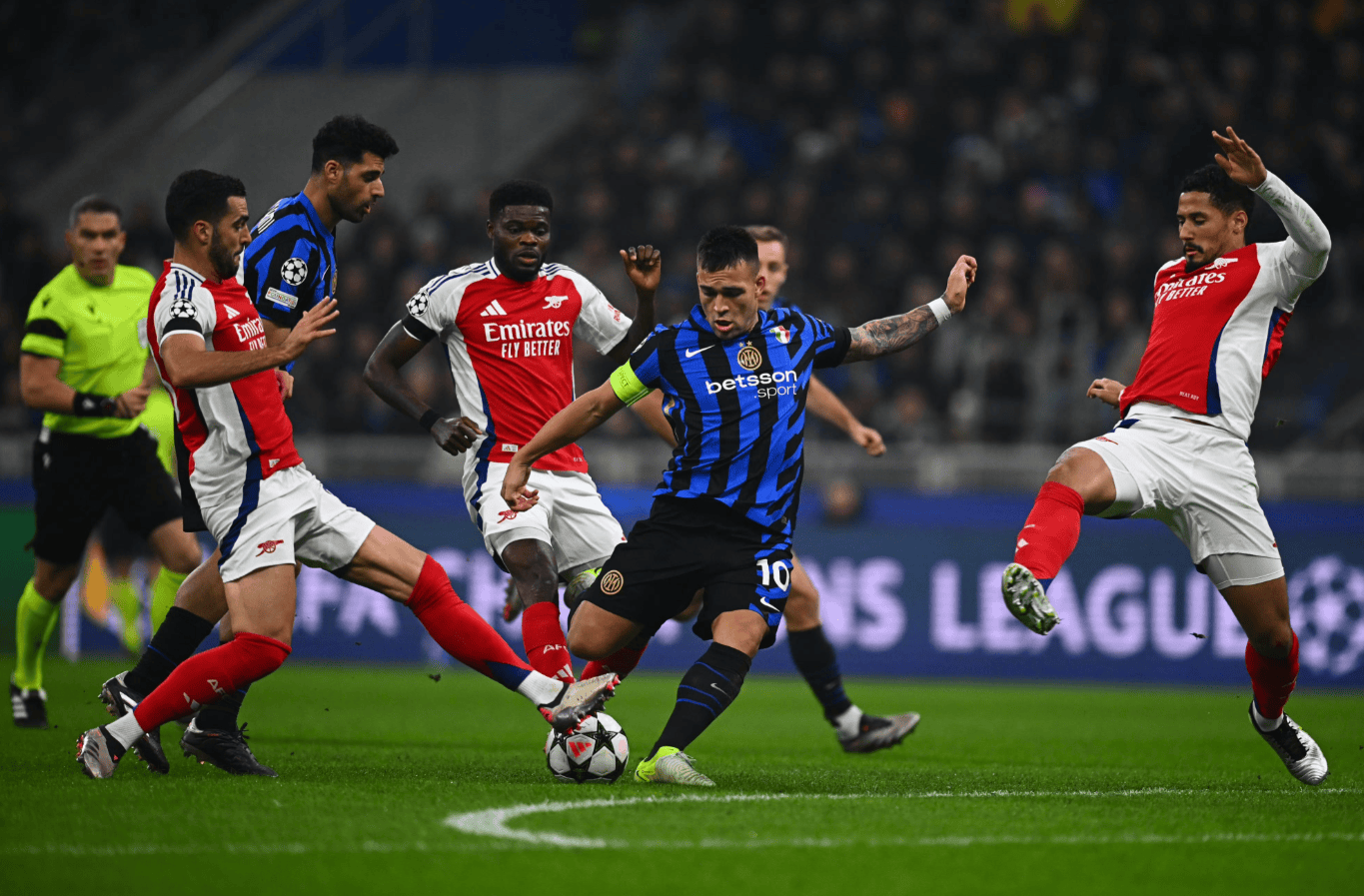 弗兰克新书透露：曾在一天内和曼联、切尔西进行了谈判（弗兰克在新书中披露：同一天先后与曼联和切尔西洽谈）