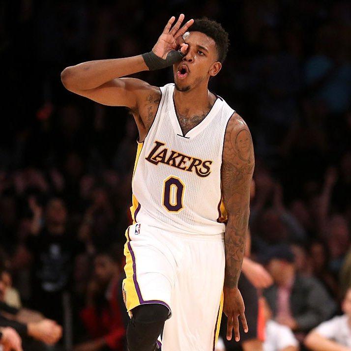 足坛悲喜夜！国米遇争议点球绝杀 拜仁巴萨皆逆转 切尔西又翻车（足坛冰火夜！国米遭争议点球压哨绝杀，拜仁巴萨双双逆转，切尔西再度翻车）