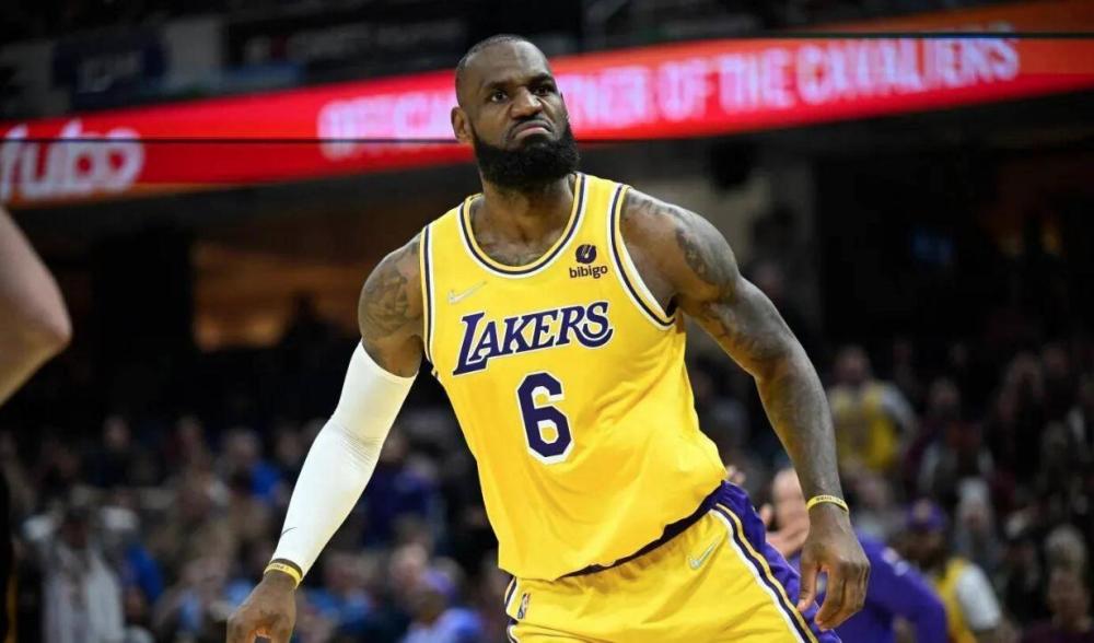 歌名应景，著名歌唱家波切利在世界杯抽签仪式演唱《今夜无人入眠》（波切利亮相世界杯抽签仪式，献唱应景《今夜无人入眠）