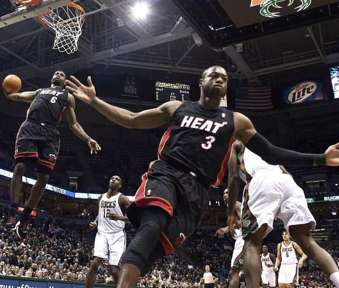 哈登上半场表现抢眼，为球队注入活力（哈登半场火力全开，激活球队士气）